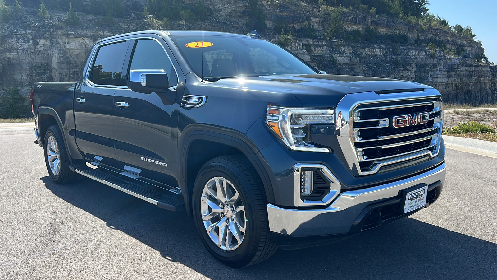 2021 GMC Sierra 1500 SLT 1