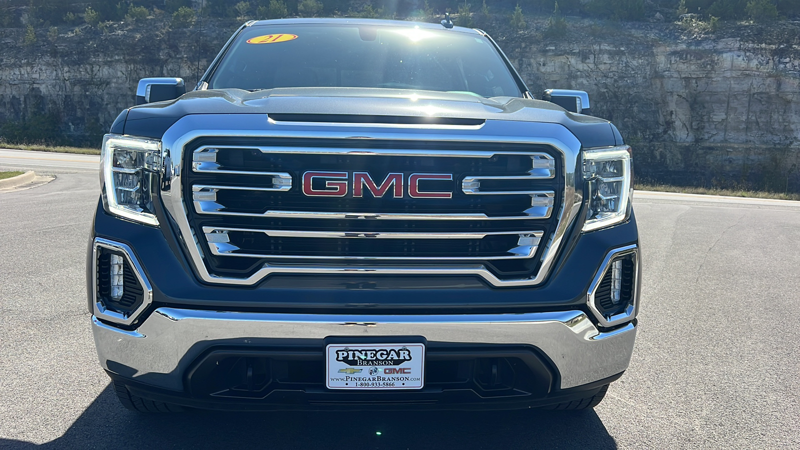 2021 GMC Sierra 1500 SLT 2