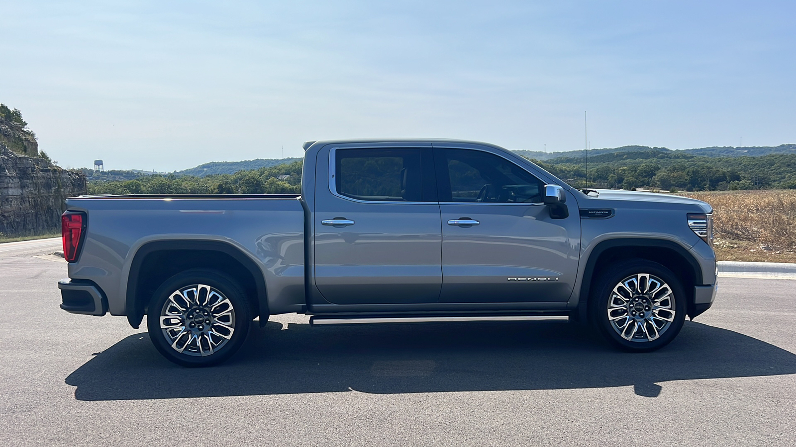 2023 GMC Sierra 1500 Denali Ultimate 9