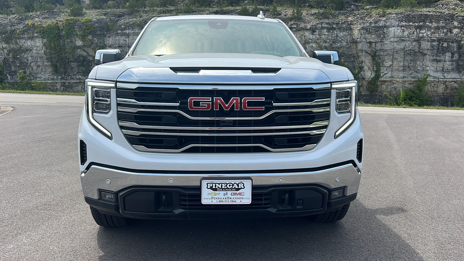 2024 GMC Sierra 1500 SLT 2