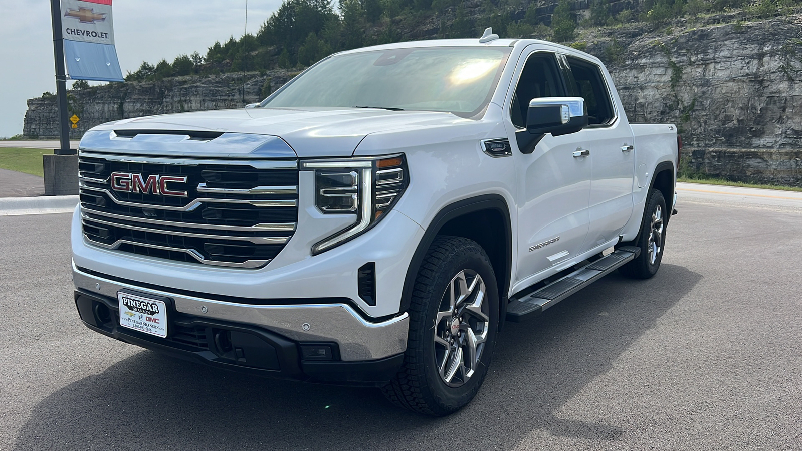 2024 GMC Sierra 1500 SLT 3