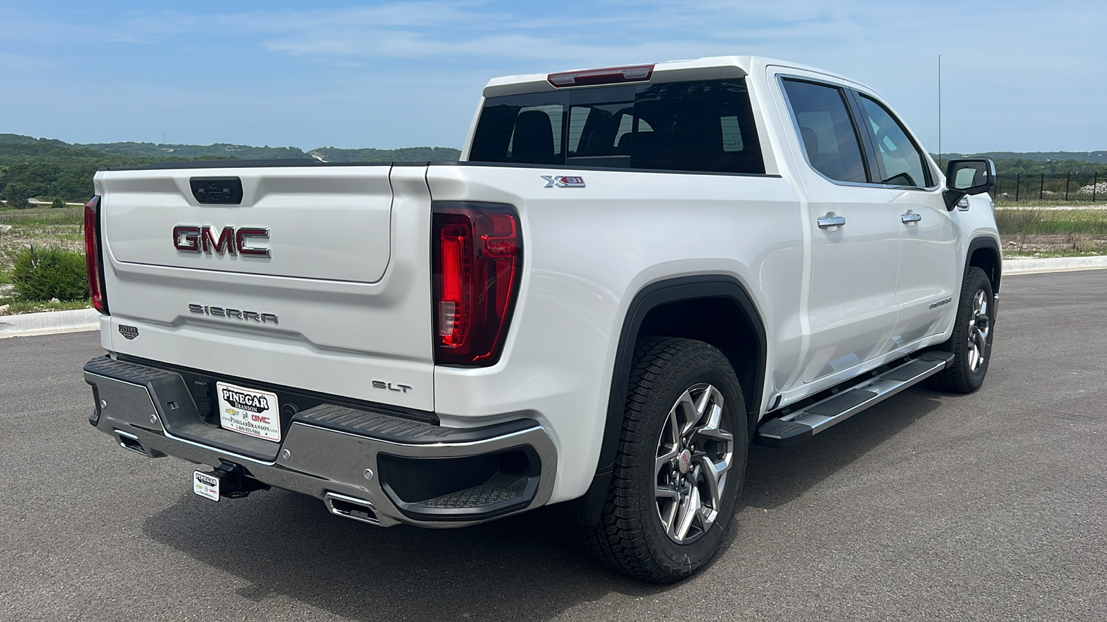 2024 GMC Sierra 1500 SLT 8