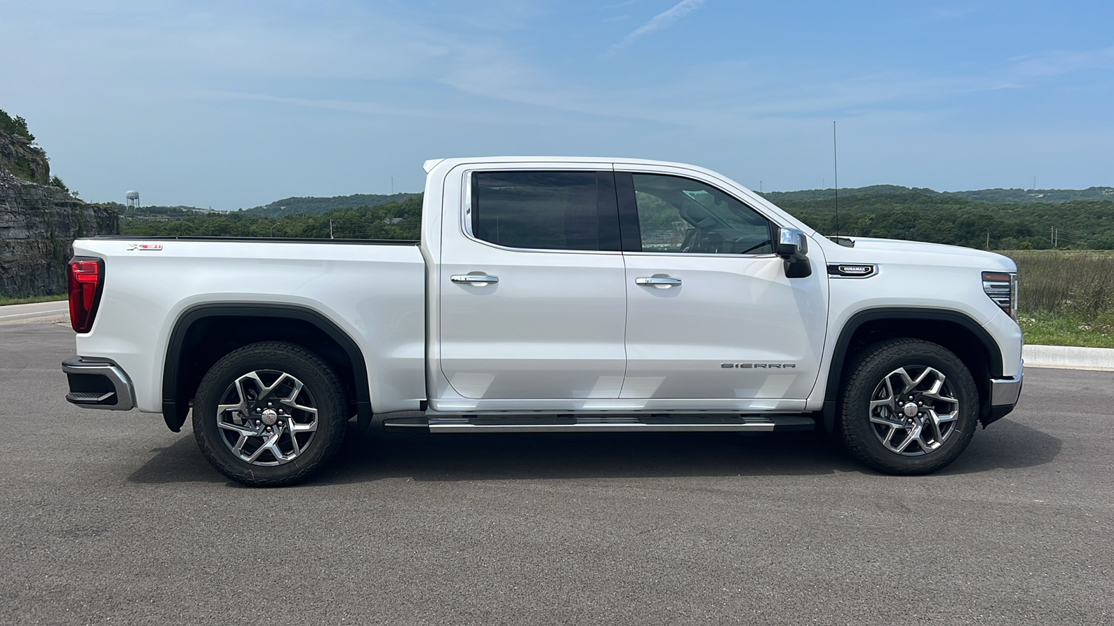 2024 GMC Sierra 1500 SLT 9