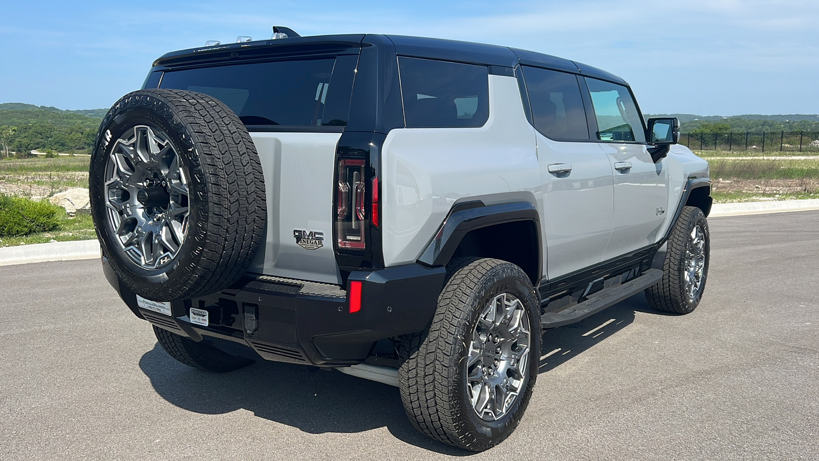 2024 GMC HUMMER EV SUV 3X 8