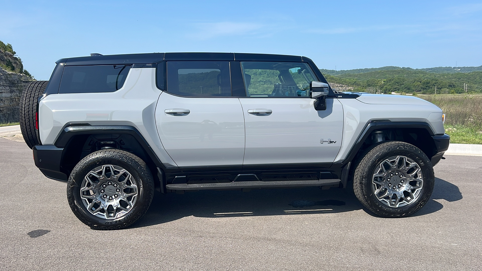 2024 GMC HUMMER EV SUV 3X 9