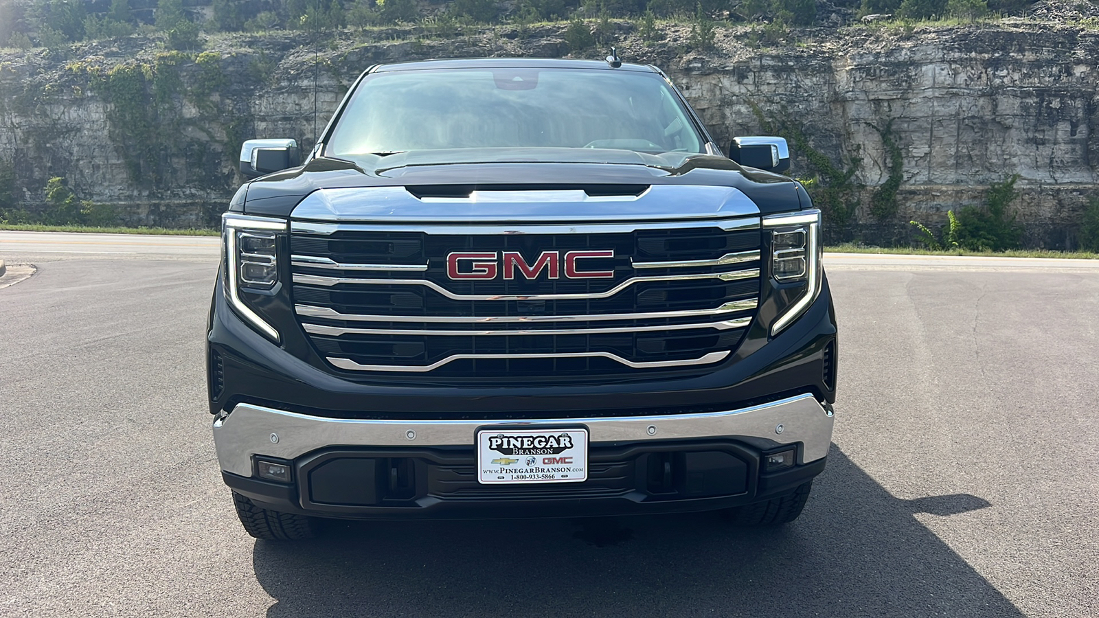 2024 GMC Sierra 1500 SLT 2