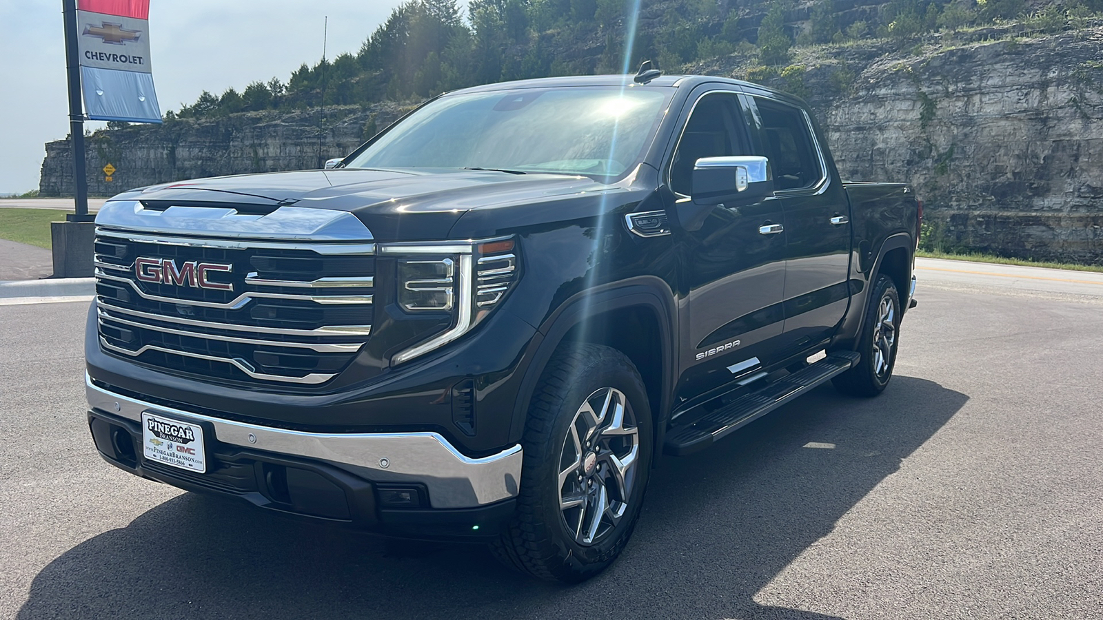 2024 GMC Sierra 1500 SLT 3