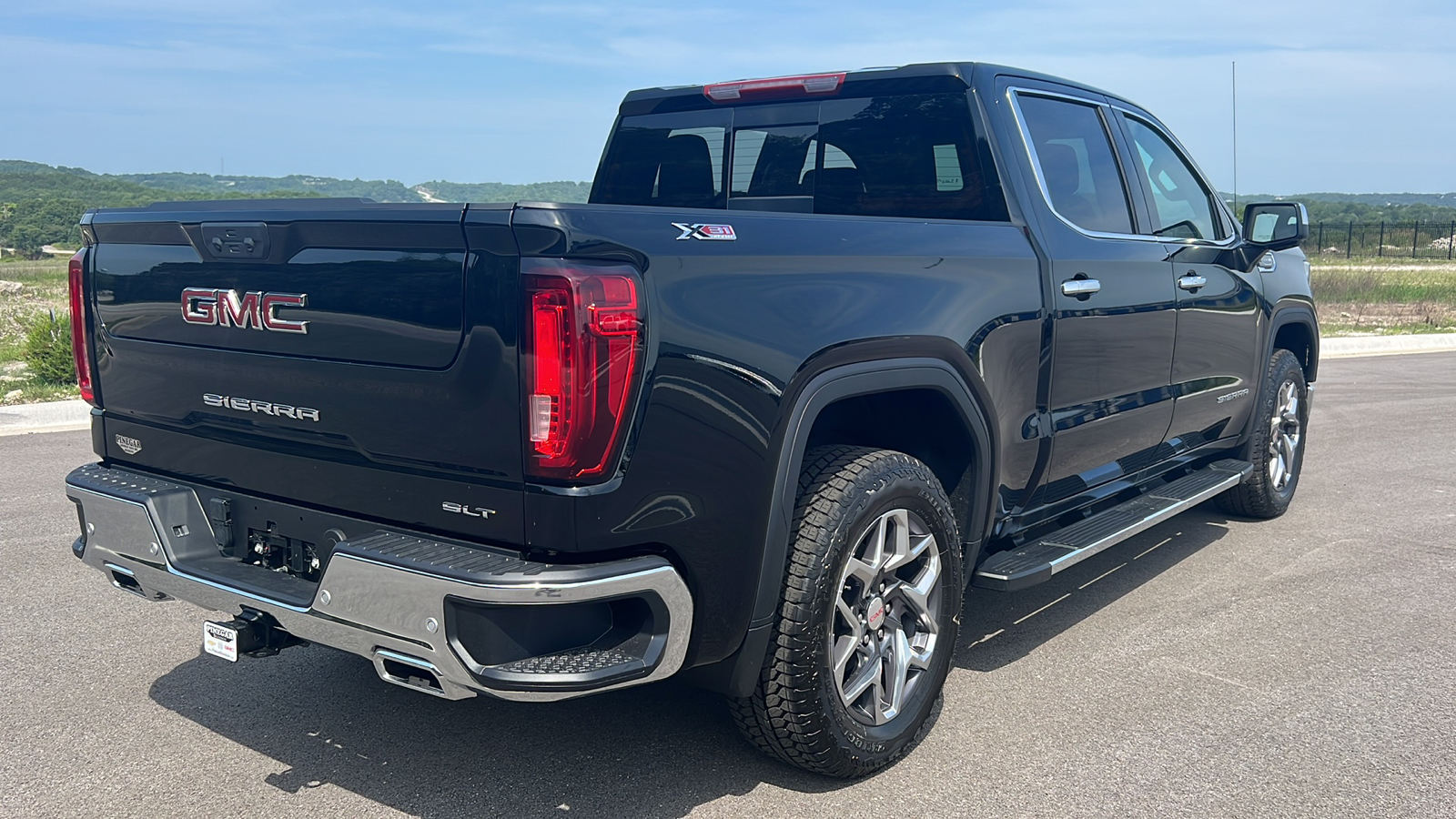 2024 GMC Sierra 1500 SLT 8