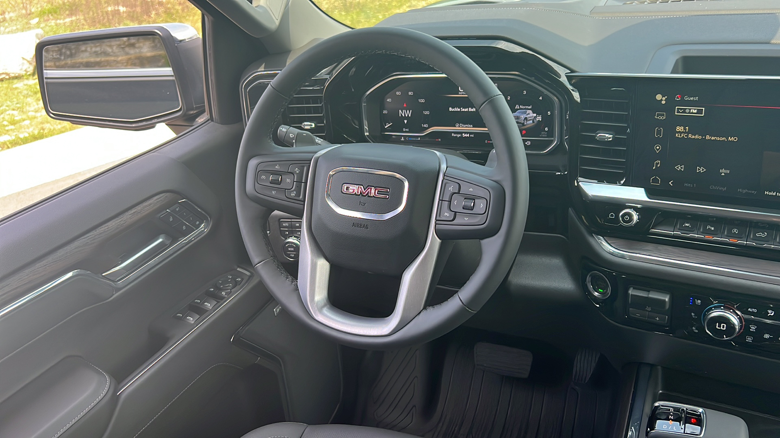 2024 GMC Sierra 1500 SLT 13