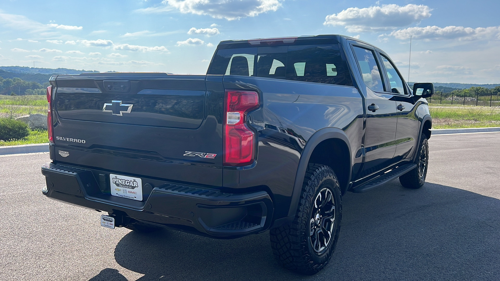 2024 Chevrolet Silverado 1500 ZR2 8