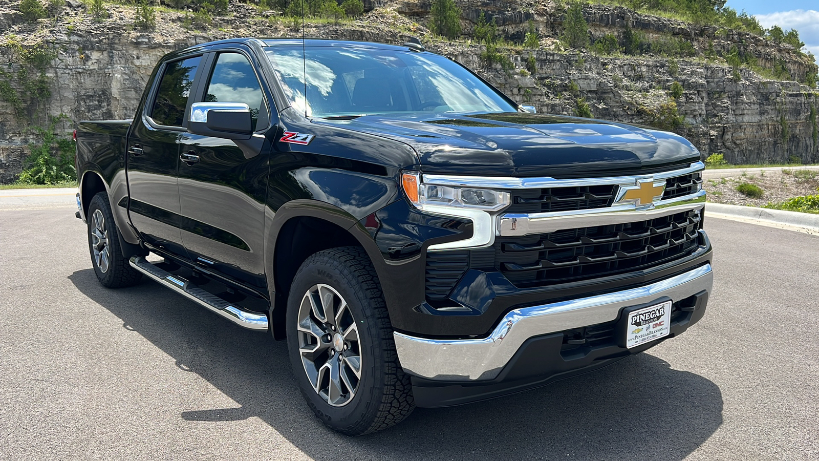 2024 Chevrolet Silverado 1500 LT 1