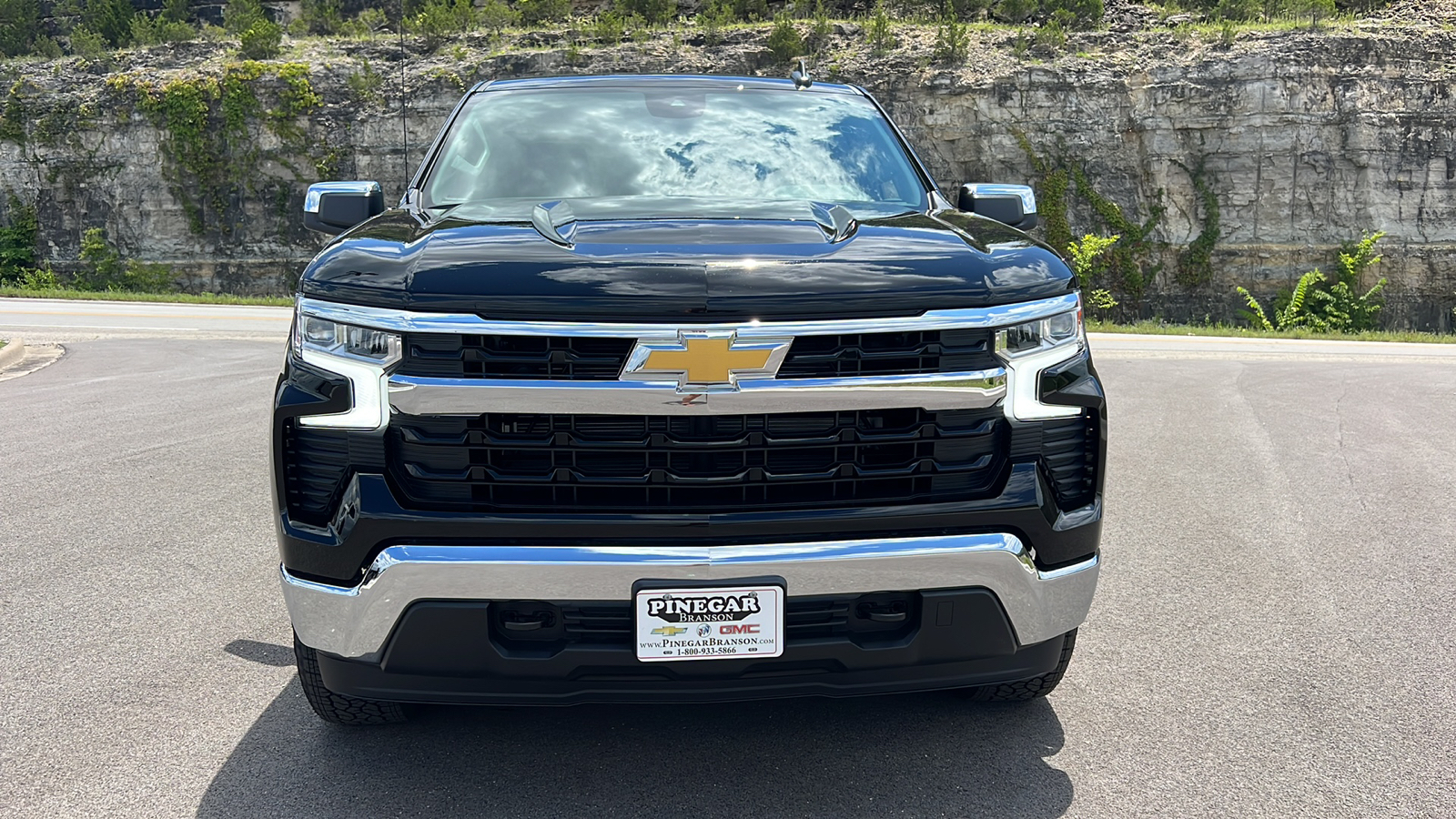 2024 Chevrolet Silverado 1500 LT 2