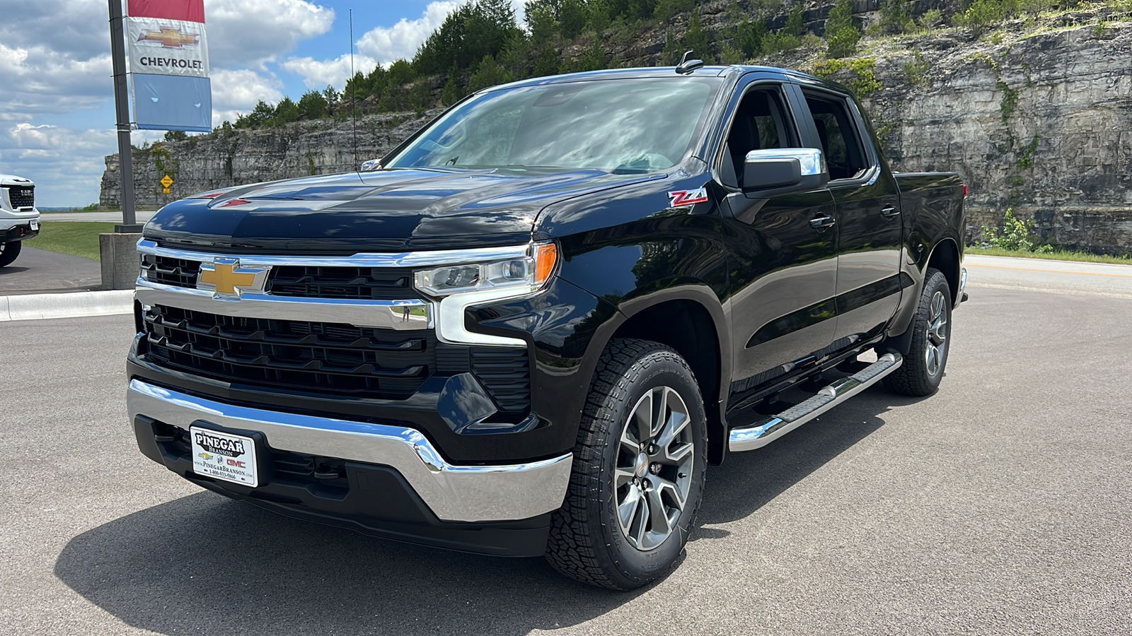 2024 Chevrolet Silverado 1500 LT 3