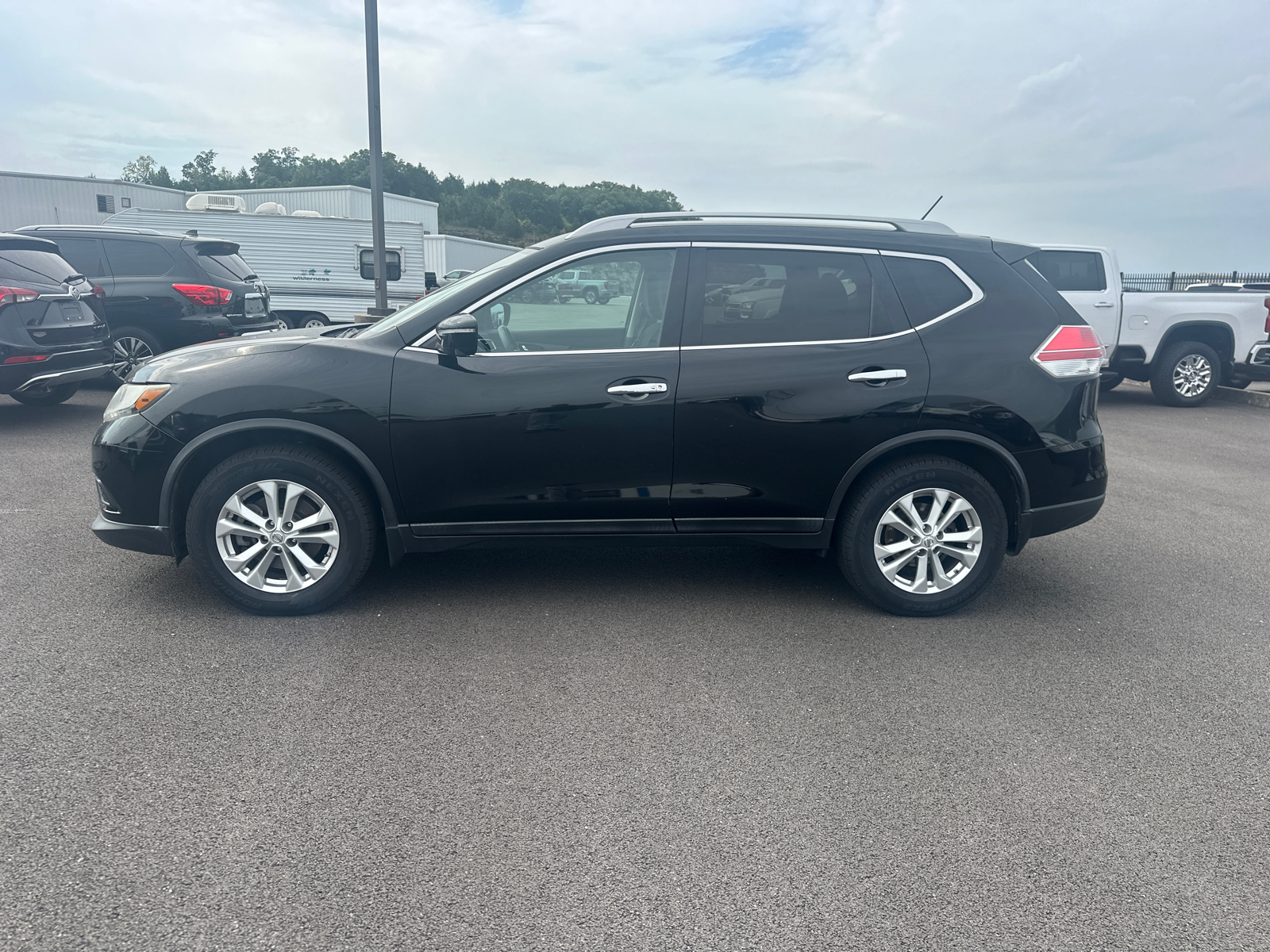 2014 Nissan Rogue SV 2