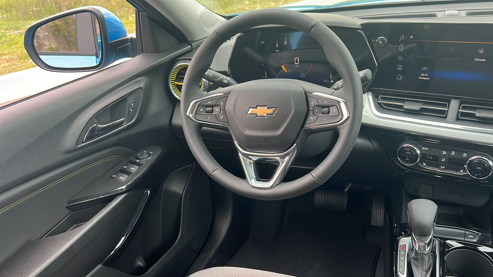 2025 Chevrolet Trax LT 13