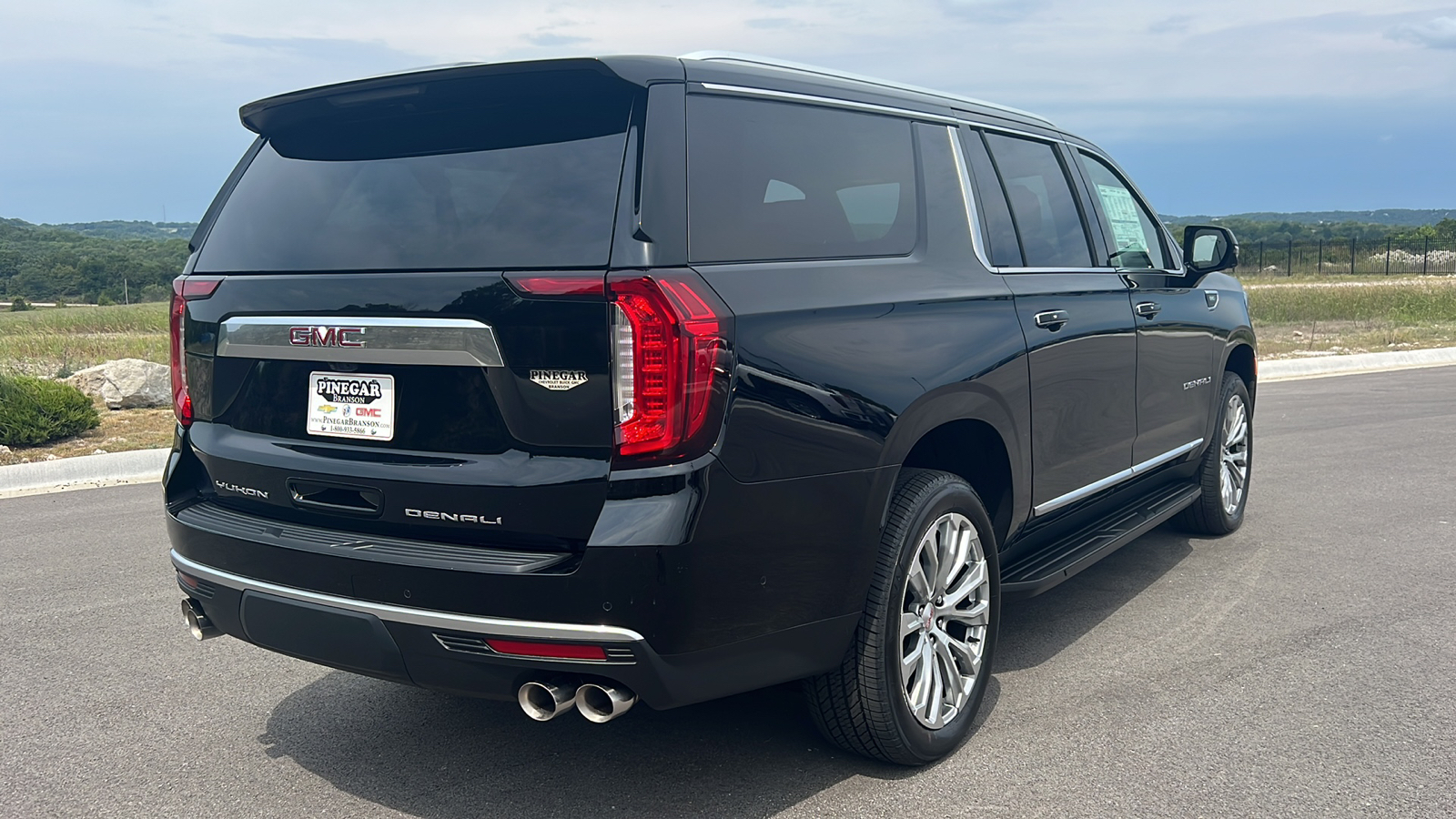 2024 GMC Yukon Denali 8