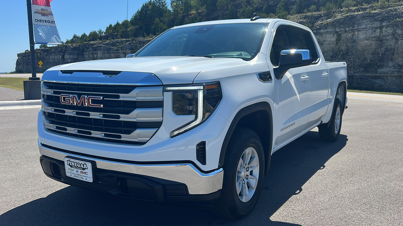 2024 GMC Sierra 1500 SLE 3