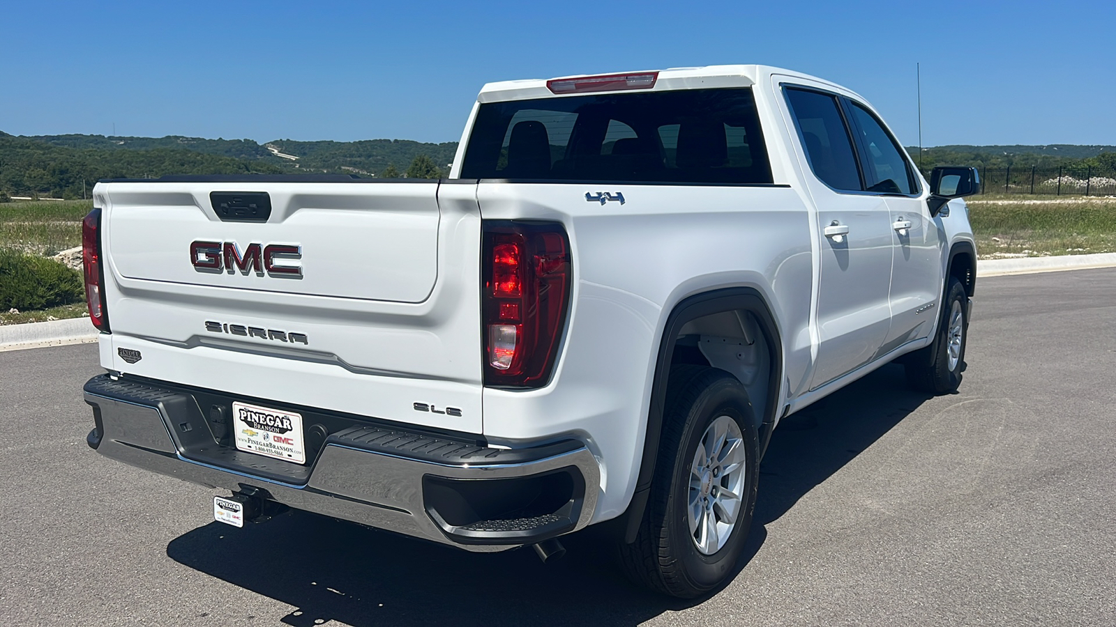 2024 GMC Sierra 1500 SLE 8