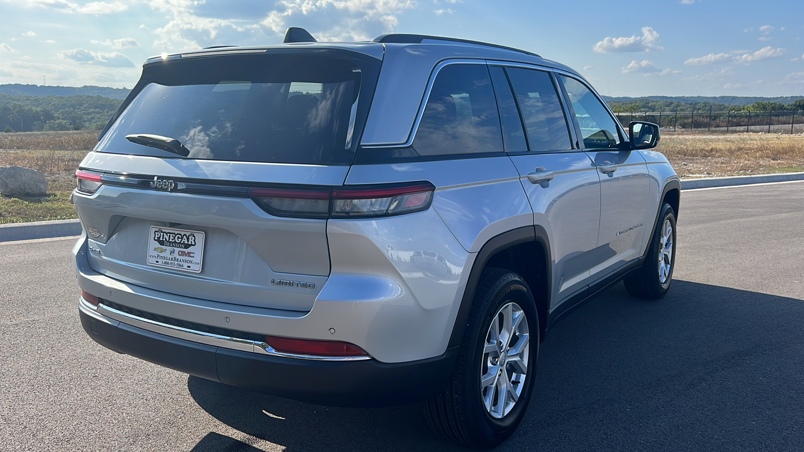 2024 Jeep Grand Cherokee Limited 8