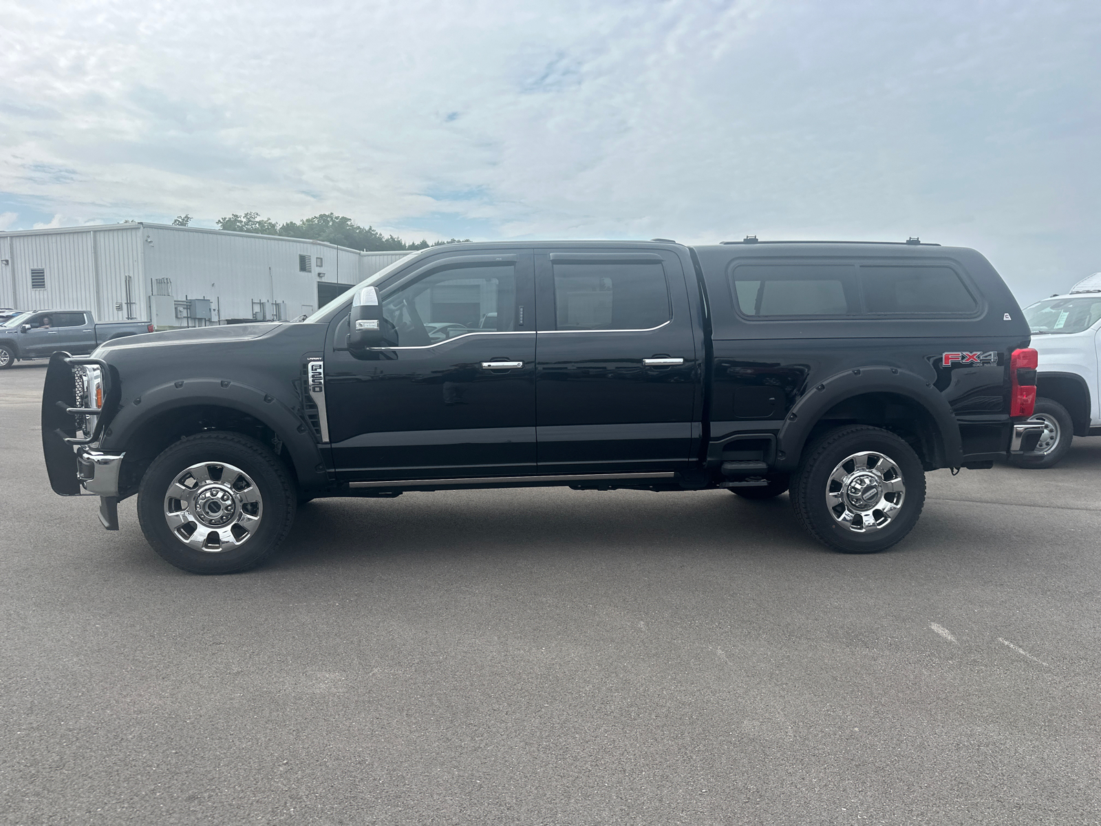 2023 Ford Super Duty F-250 SRW LARIAT 2