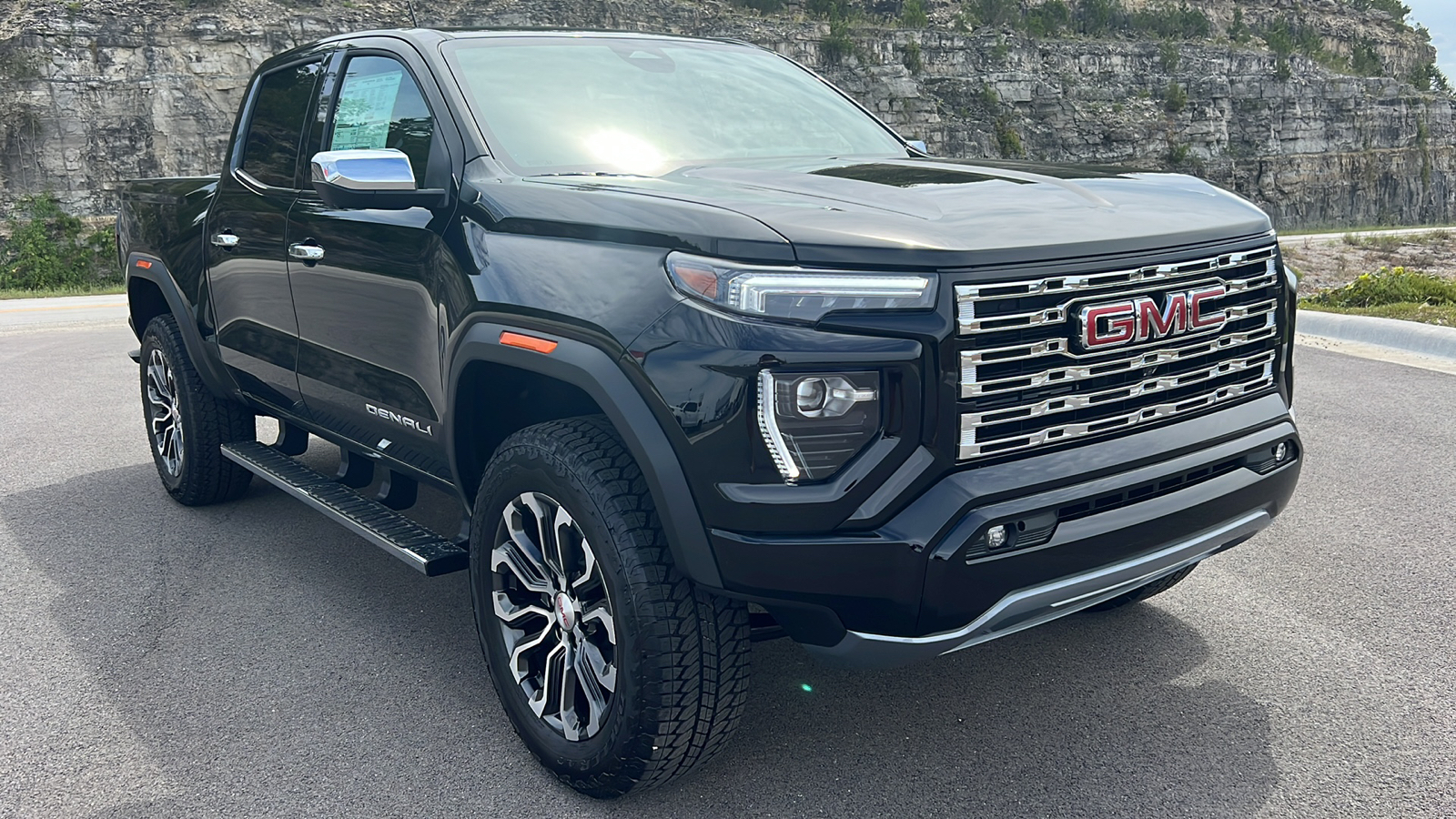 2024 GMC Canyon 4WD Denali 1