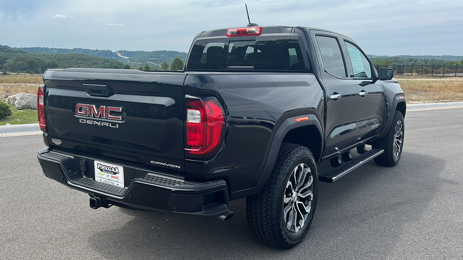 2024 GMC Canyon 4WD Denali 8