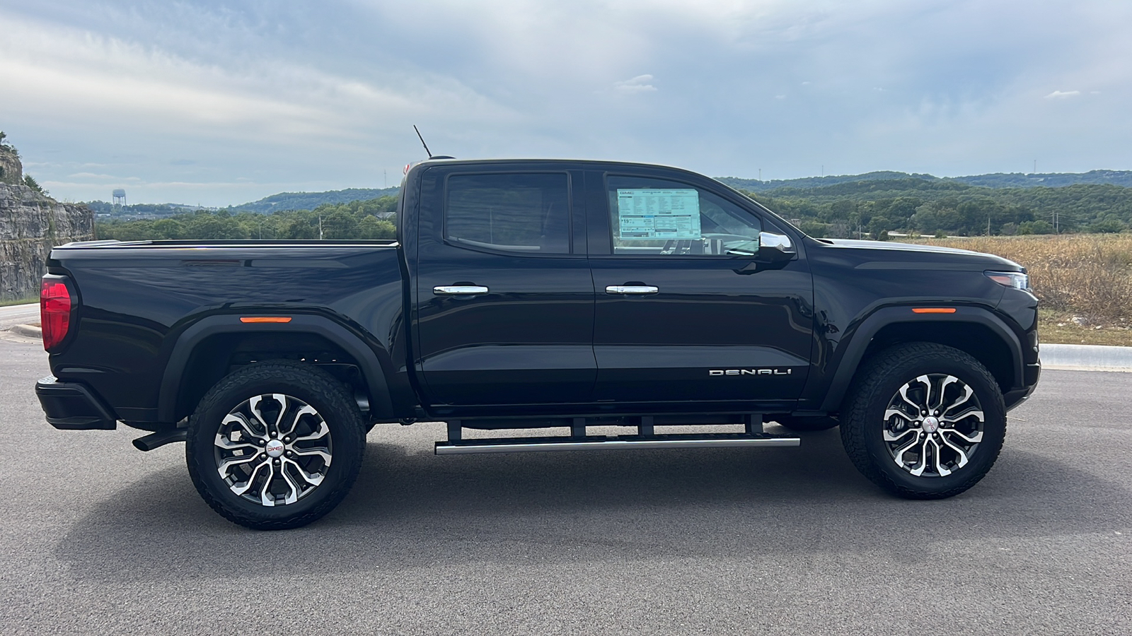 2024 GMC Canyon 4WD Denali 9