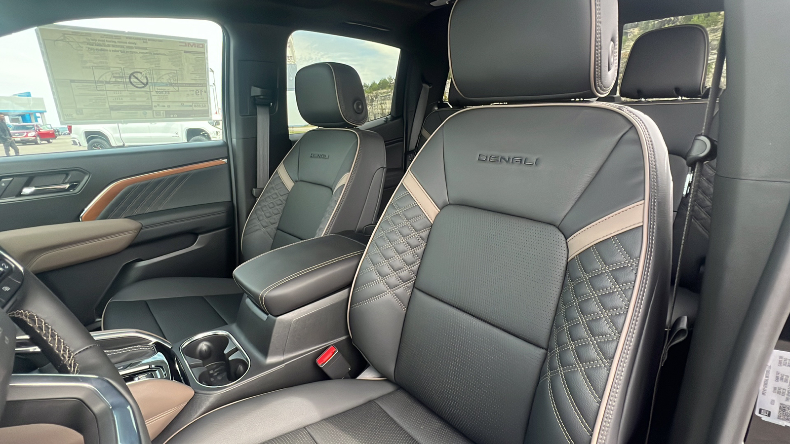 2024 GMC Canyon 4WD Denali 16