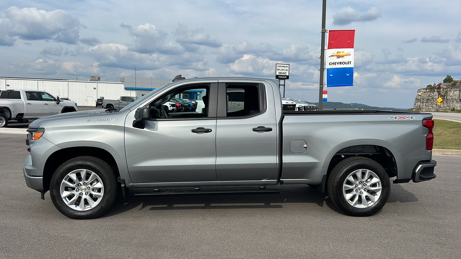 2025 Chevrolet Silverado 1500 Custom 4