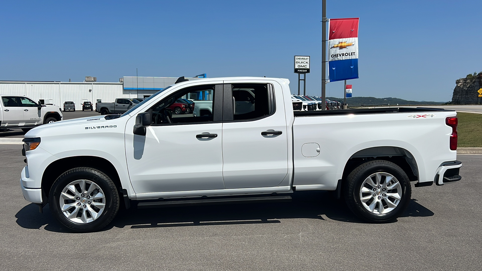 2025 Chevrolet Silverado 1500 Custom 4