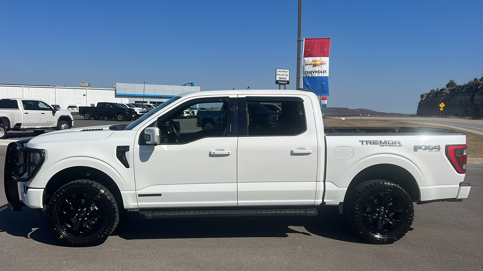 2023 Ford F-150 LARIAT 4