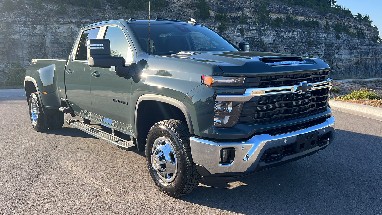 2025 Chevrolet Silverado 3500 LT 1