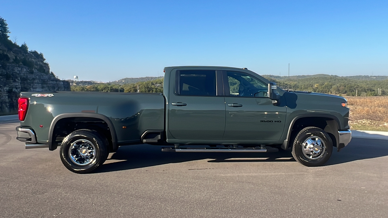 2025 Chevrolet Silverado 3500 LT 9