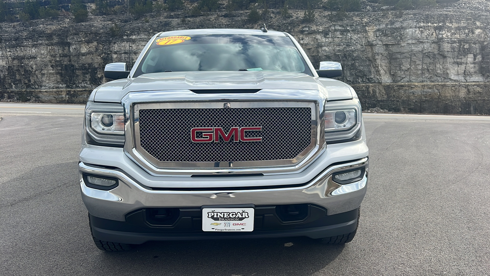 2017 GMC Sierra 1500 SLT 2