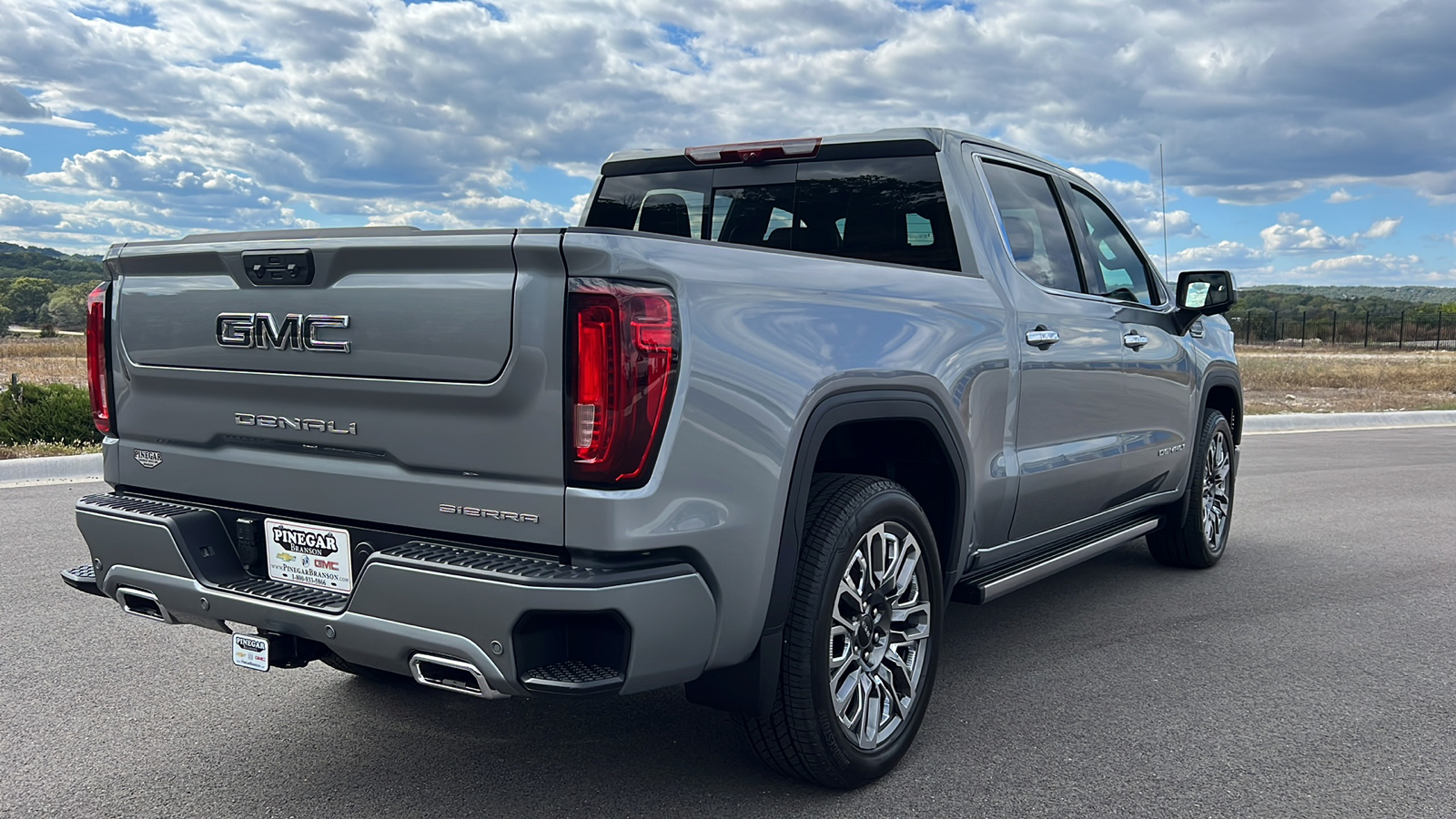 2025 GMC Sierra 1500 Denali Ultimate 8