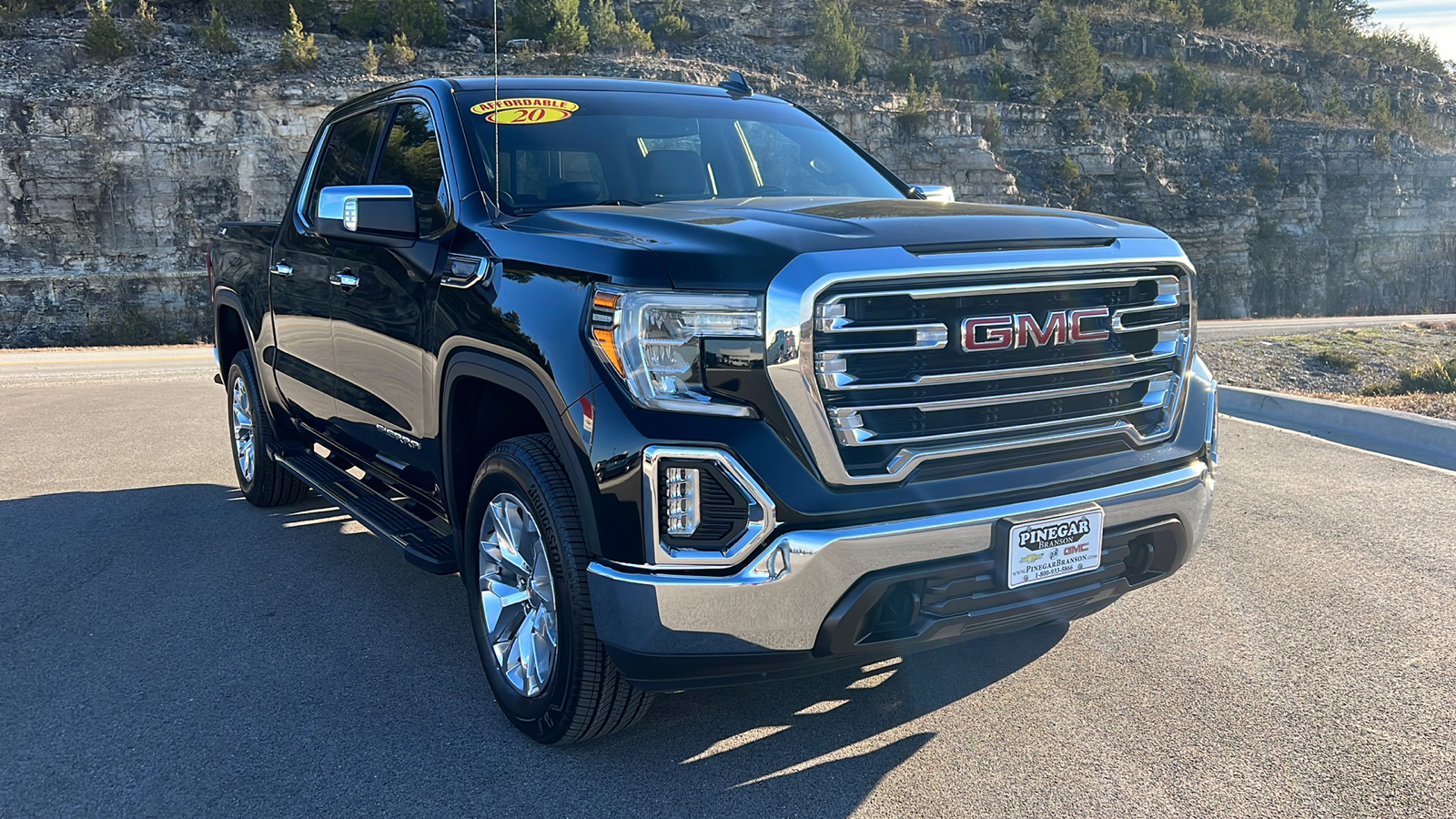 2020 GMC Sierra 1500 SLT 1