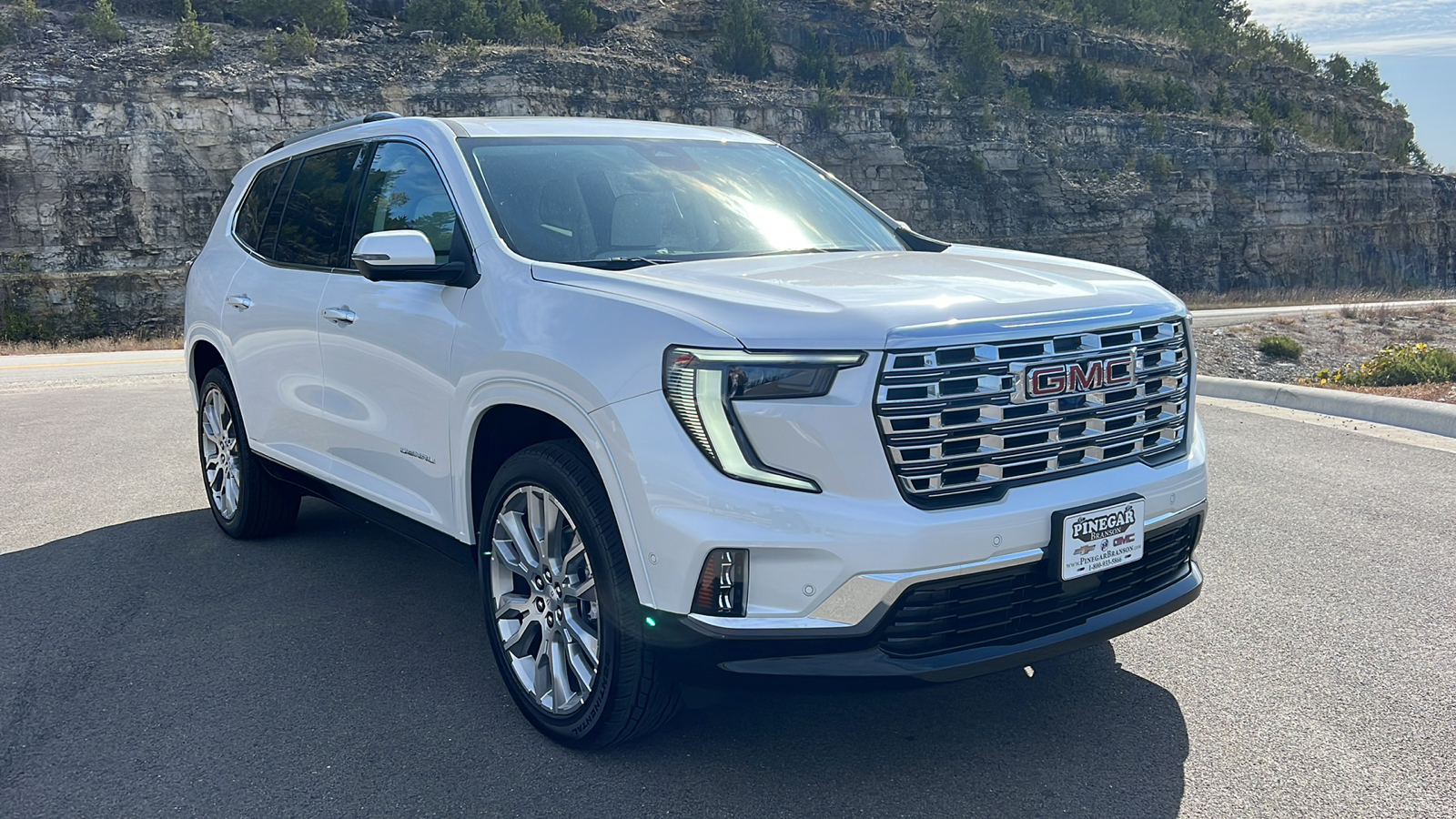 2024 GMC Acadia AWD Denali 1