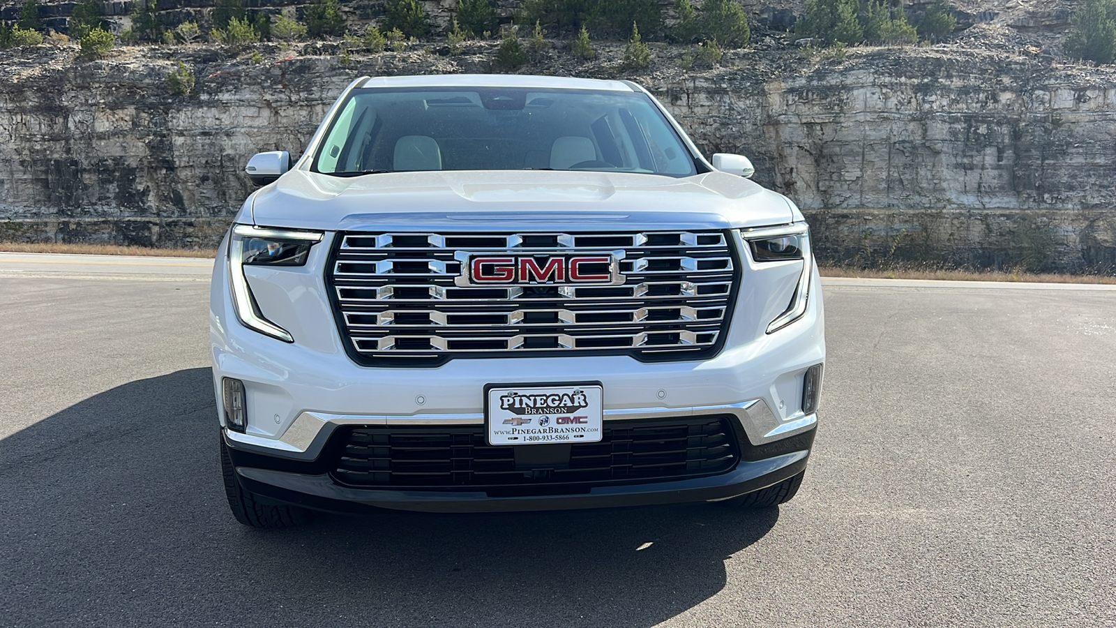 2024 GMC Acadia AWD Denali 2