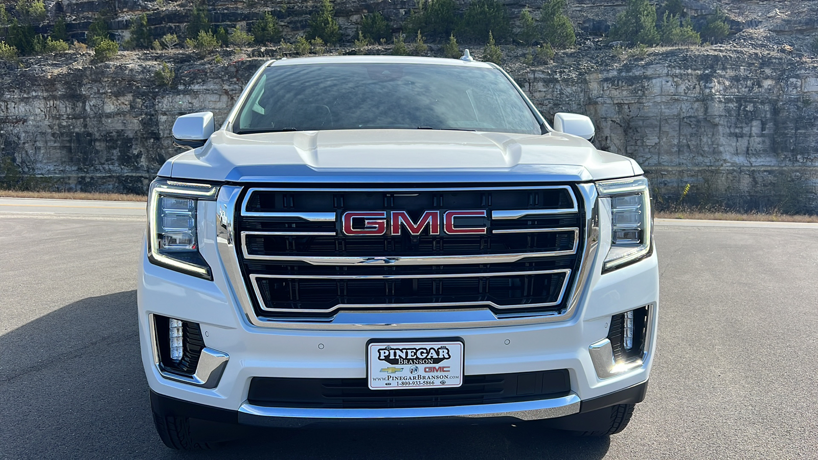 2024 GMC Yukon SLT 2