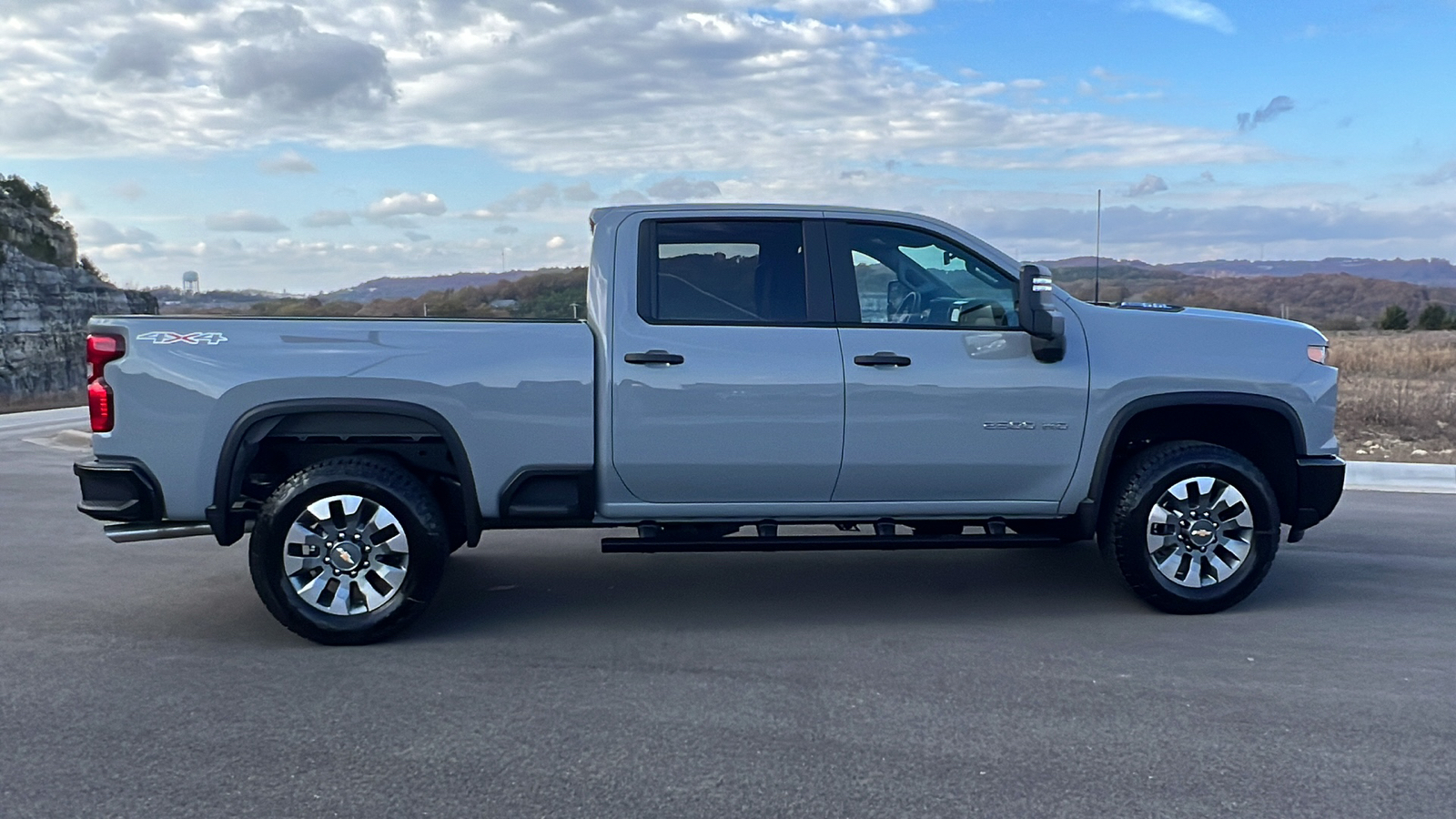 2025 Chevrolet Silverado 2500 Custom 9