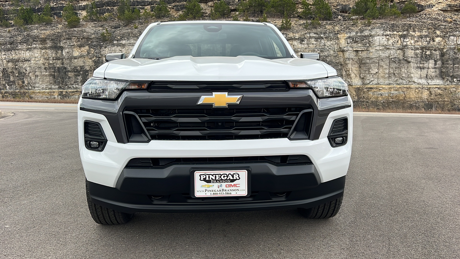 2024 Chevrolet Colorado 4WD LT 2