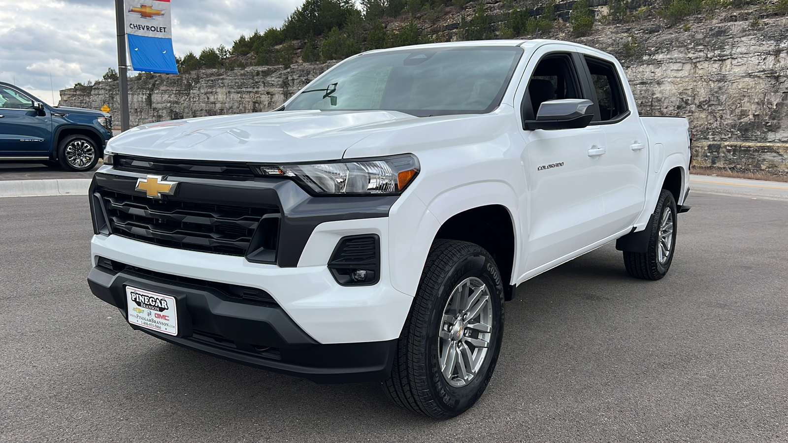 2024 Chevrolet Colorado 4WD LT 3