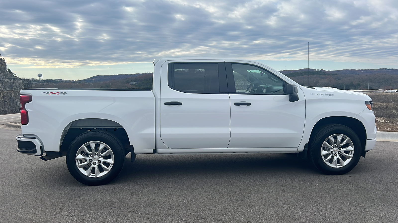 2024 Chevrolet Silverado 1500 Custom 9