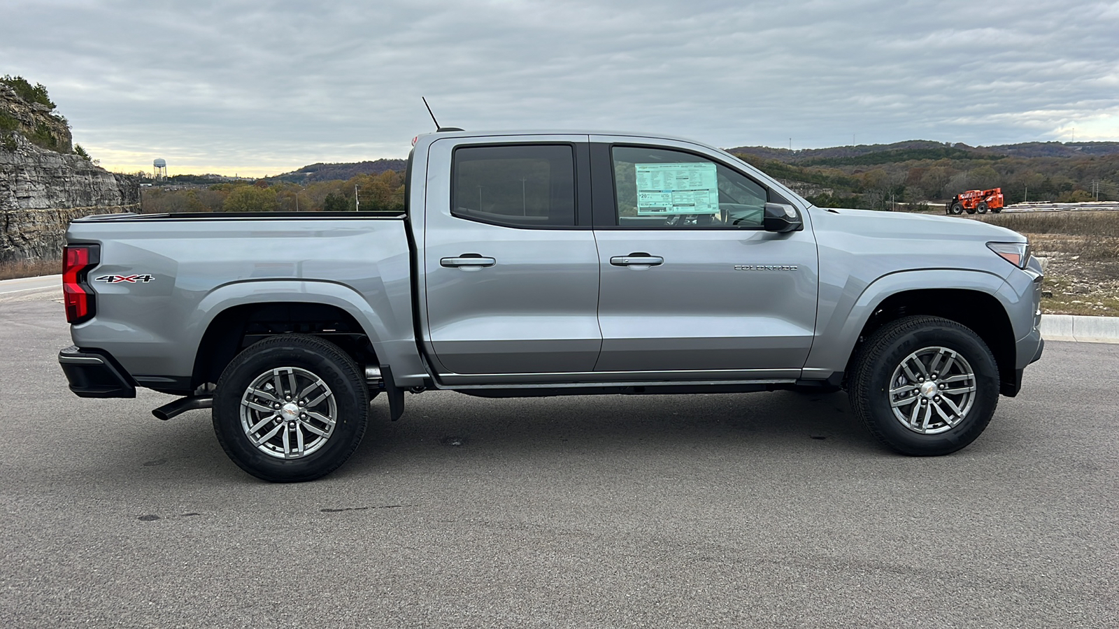 2024 Chevrolet Colorado 4WD LT 9