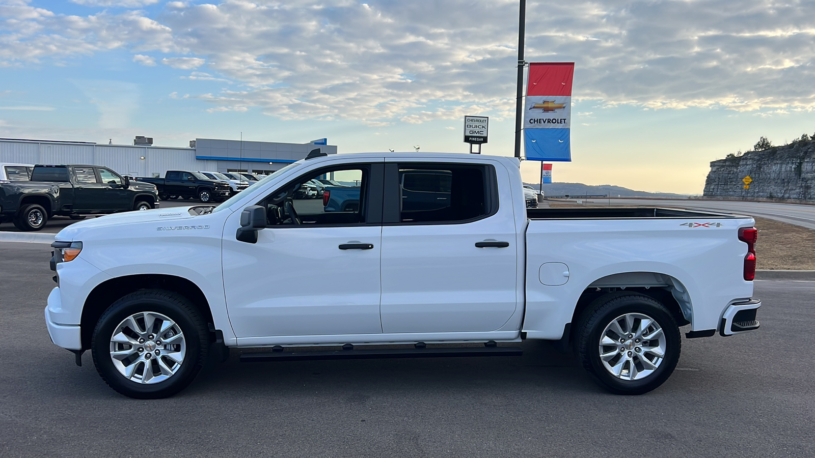 2025 Chevrolet Silverado 1500 Custom 4