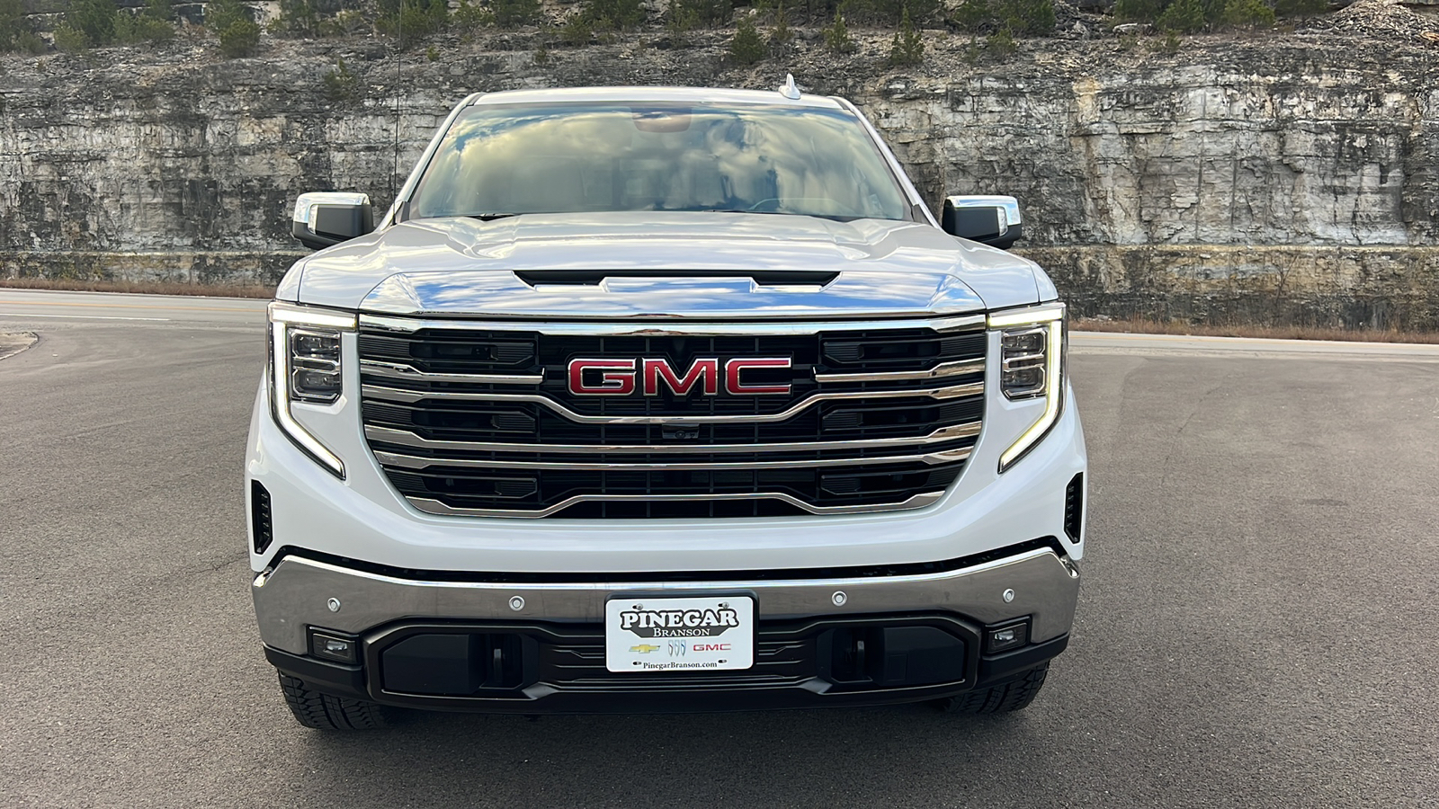 2025 GMC Sierra 1500 SLT 2