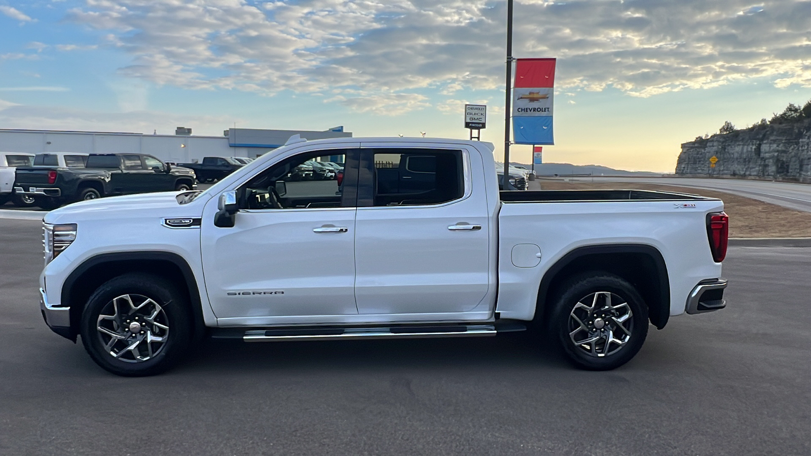 2025 GMC Sierra 1500 SLT 4