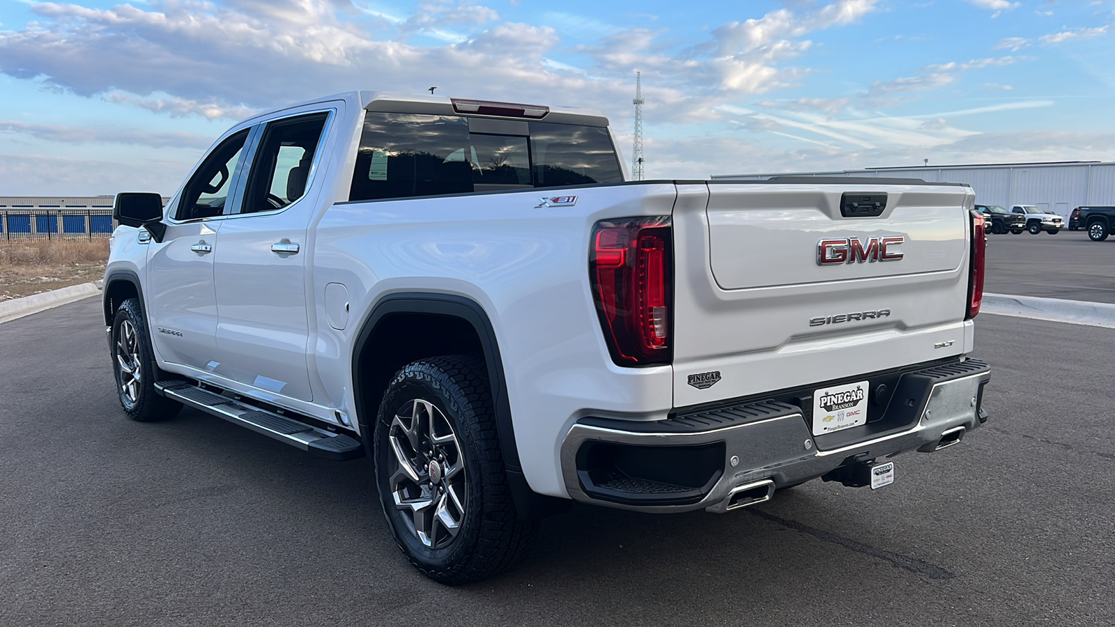 2025 GMC Sierra 1500 SLT 6