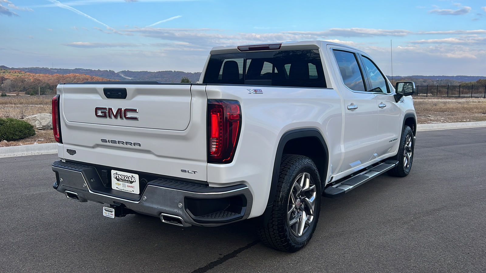 2025 GMC Sierra 1500 SLT 8