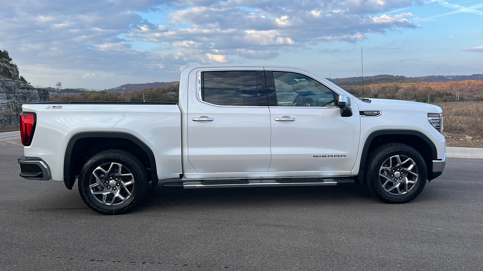 2025 GMC Sierra 1500 SLT 9